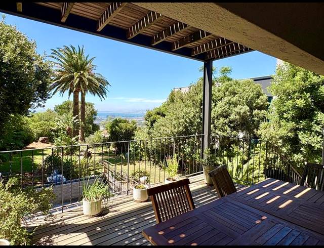 3 BEDROOM PROPERTY TO RENT IN ORANJEZICHT